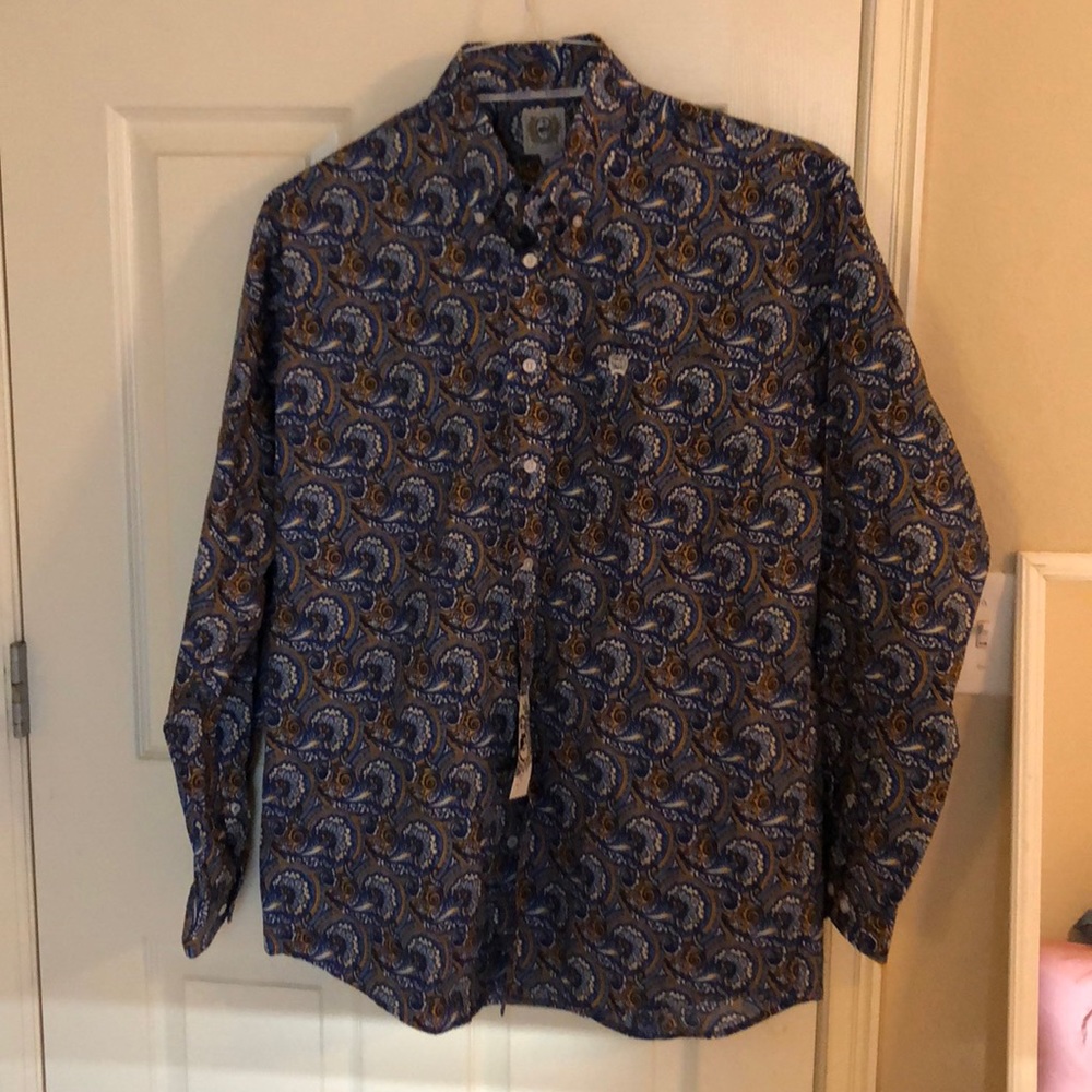 BRAND NEW Cinch long sleeve